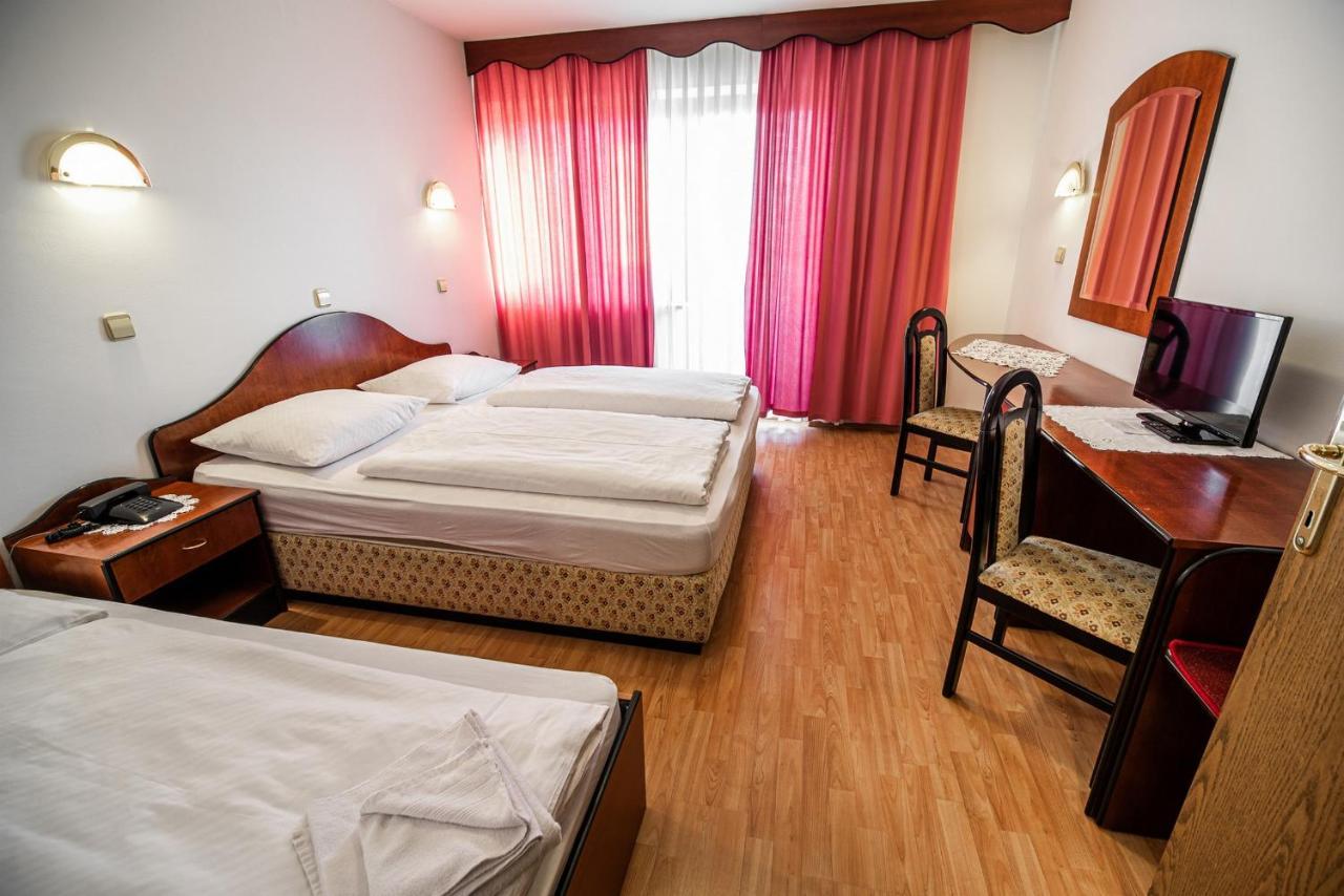 Guesthouse Leski Dvor 레쎄 외부 사진