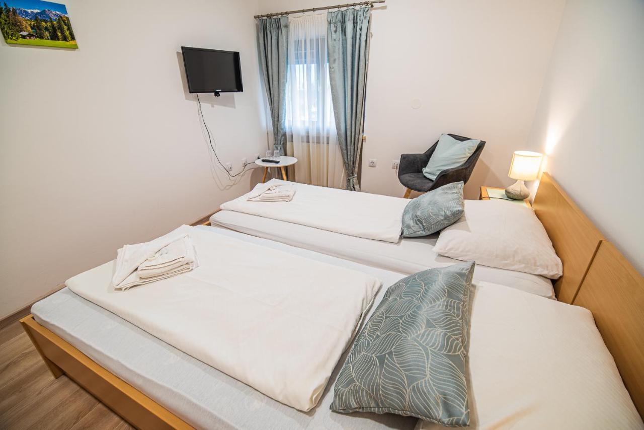 Guesthouse Leski Dvor 레쎄 외부 사진